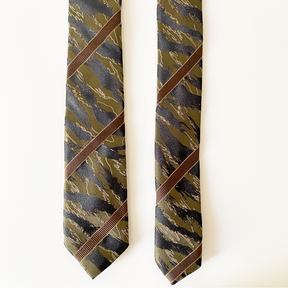 Hugo Boss, Camo-like colors with Diagonal Stripe Made in Italy All Silk …